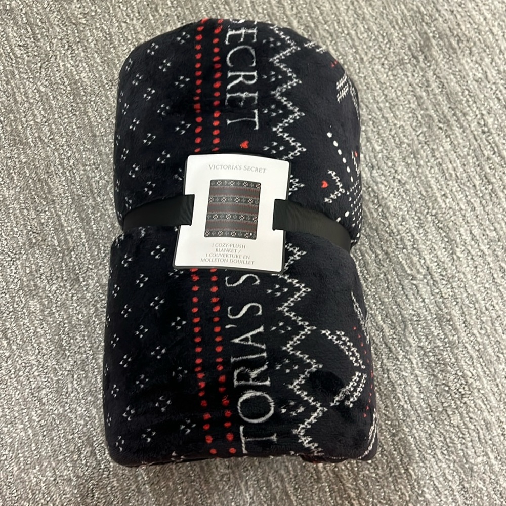 2023 Victoria’s Secret Winter Cozy Plush Blanket